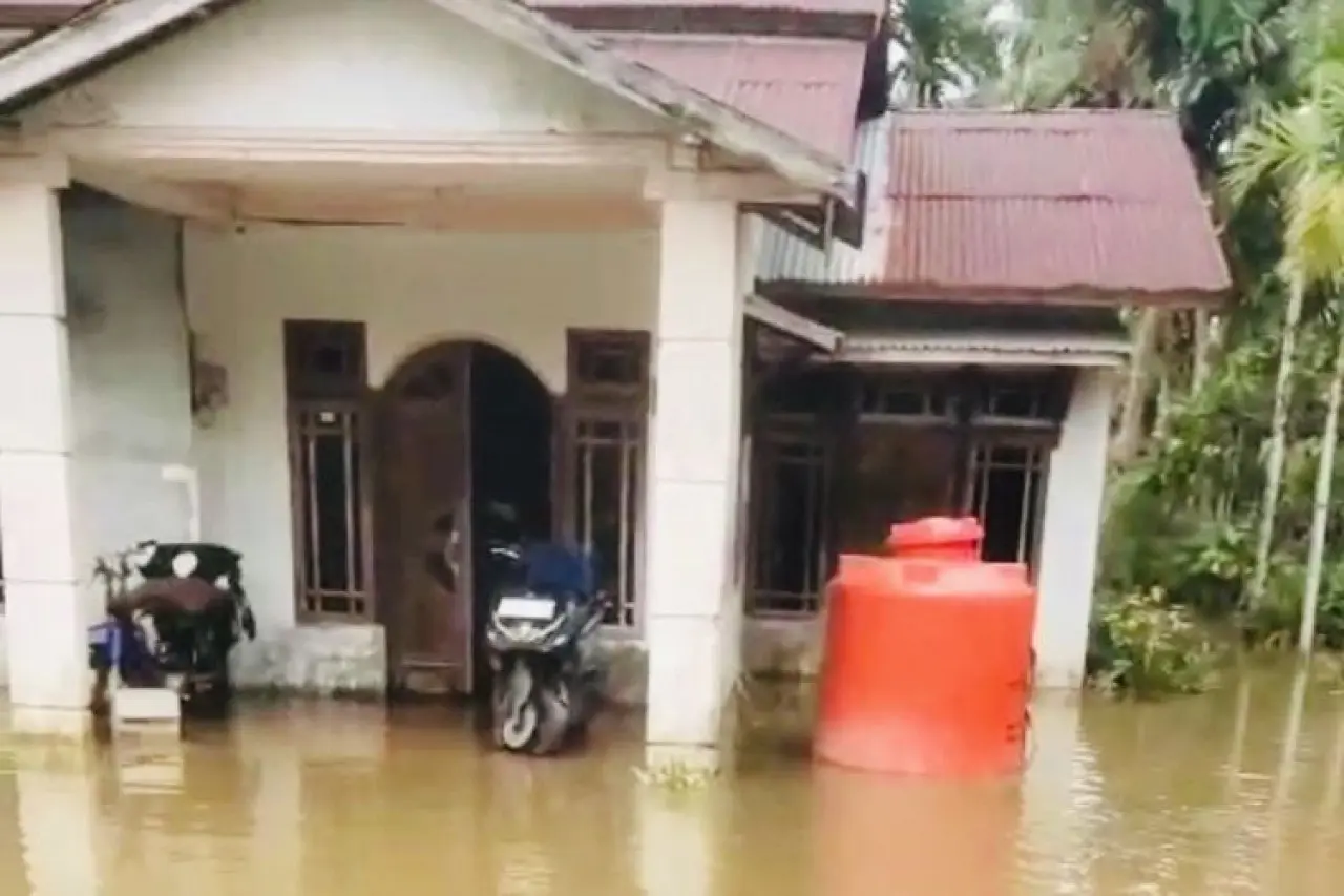 Banjir Rob Kubu Raya: 4 Desa Terendam, Akses Jalan Putus, Sekolah Rusak