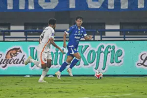 Alfeandra Dewangga Diisukan Hengkang ke Bali United, Bojan Hodak: Tak Ada Alasan…