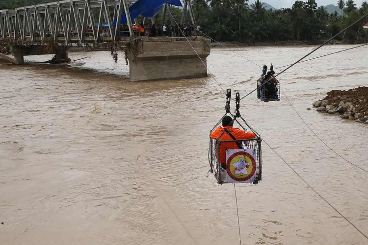 Banjir Sumatera Ujian Akhir Tahun: Antara Kebijakan Bencana dan Politik Pencitraan Banjir Sumatera Ujian Akhir Tahun: Antara Kebijakan Bencana dan Politik Pencitraan