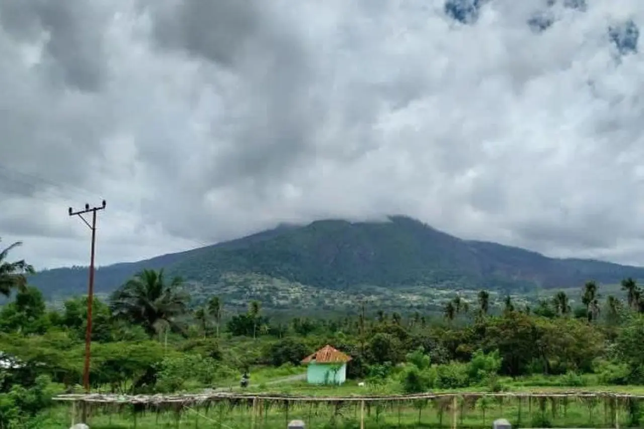Gunung Lewotobi Diguyur Hujan Deras, Getaran Banjir Terekam Alat Seismograf Gunung Lewotobi Diguyur Hujan Deras, Getaran Banjir Terekam Alat Seismograf