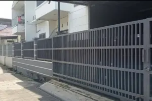 Ratusan Korban Geruduk Rumah Pemilik WO di Jaktim, Polisi Mediasi