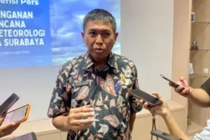 Surabaya Tunda Tanggul Laut, Fokus Pintu Air dan Bozem Atasi Banjir Rob