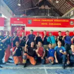 Damkar Surabaya: Massa Demo Beri Jalan saat Pemadaman Gedung Grahadi