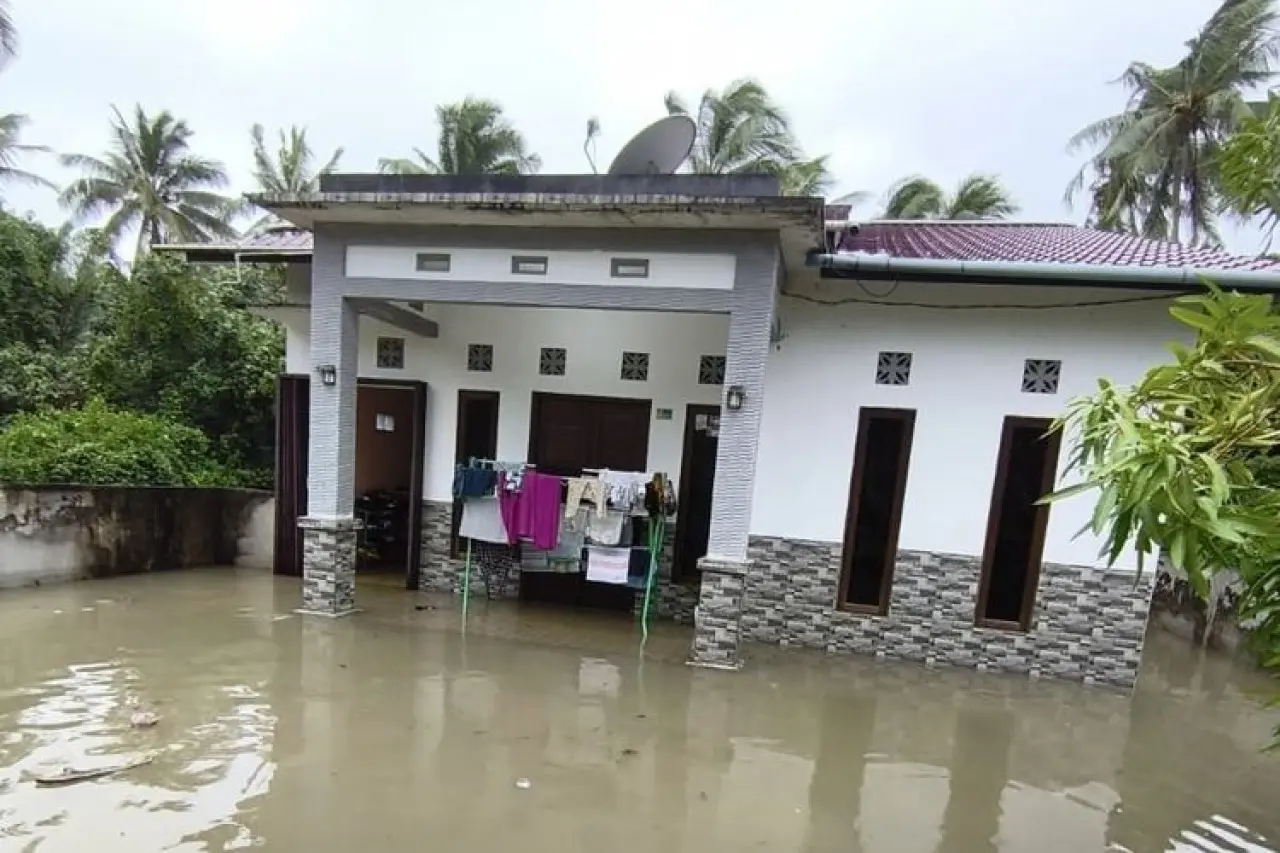 Banjir Rob Terjang Mempawah, Warga Diah: Baru Kali Ini Air Masuk Rumah