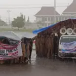 Ratusan Kades di Lembata Demo di Tengah Hujan Deras Tolak Aturan Dana Desa