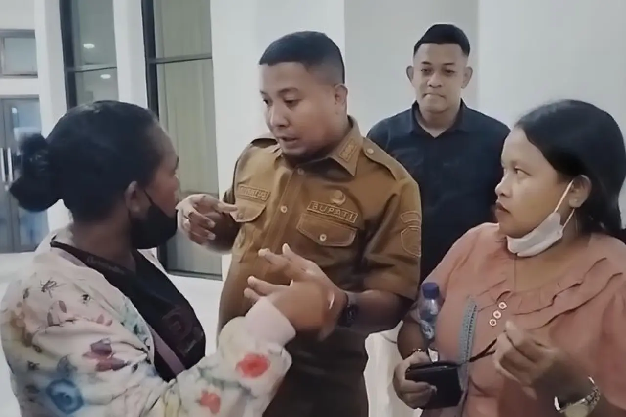 Bupati Sikka Tegas Tutup Pasar Wuring: “Itu Sikap!” Bupati Sikka Tegas Tutup Pasar Wuring: “Itu Sikap!”