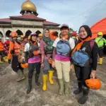 Mahasiswi Unpad Tinggalkan Kuliah Demi Misi Kemanusiaan Relawan SAR Banjir Agam
