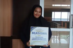Mahasiswi Unesa Asal Pidie Jaya Raih Beasiswa Usai Keluarga Terdampak Bencana