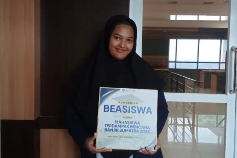 Mahasiswi Unesa Asal Pidie Jaya Raih Beasiswa Usai Keluarga Terdampak Bencana