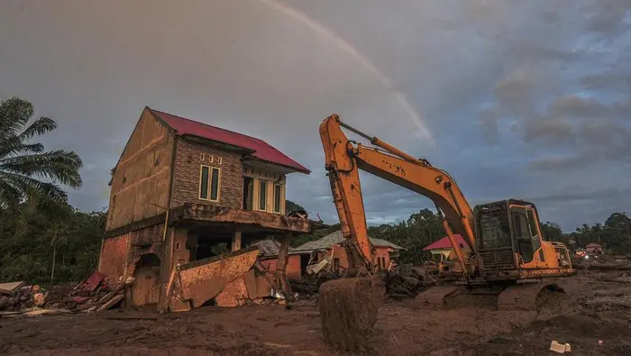 Banjir Bandang Sumbar Mengerikan: 234 Tewas, 95 Hilang, Tanggap Darurat Diperpanjang Banjir Bandang Sumbar Mengerikan: 234 Tewas, 95 Hilang, Tanggap Darurat Diperpanjang