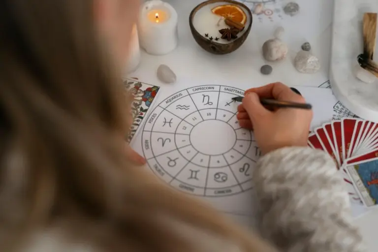 Zodiak Hari Ini: Aries, Taurus, Cancer Harus Move On! Cek Ramalan Cinta 18 Desember