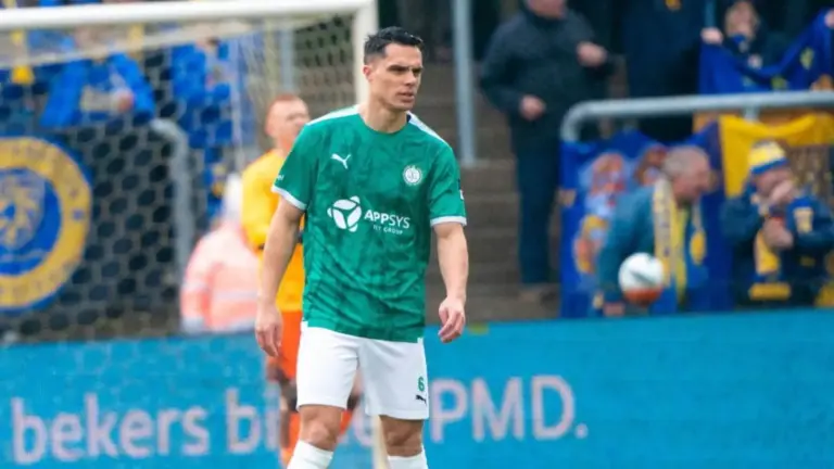 Permasalahan Persib Jika Datangkan Joey Pelupessy Permasalahan Persib Jika Datangkan Joey Pelupessy