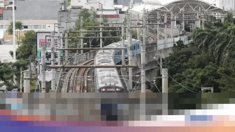 Airlangga Umumkan Stimulus Transportasi Nataru: Tiket KA Diskon 30%, 1 Juta Penumpang Terlayani