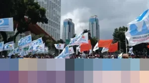 Aksi Buruh Tolak UMP DKI 2026 Lumpuhkan Jalan Medan Merdeka Selatan, Polisi Imbau Jalur Alternatif