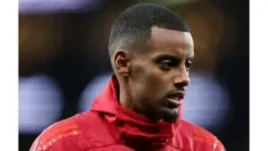 Alexander Isak Patah Kaki, Arne Slot Kecam Tekel “Sembrono” Micky van de Ven