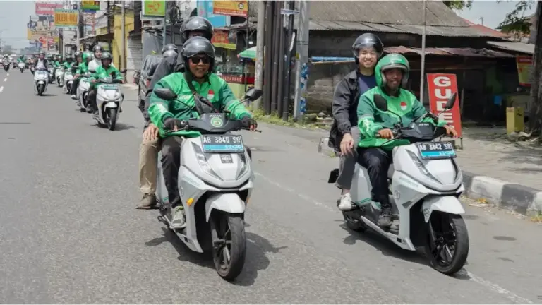 Alva, Grab, dan AIZEN Hadirkan 250 Motor Listrik Alva N3 untuk Mitra Pengemudi di Yogyakarta
