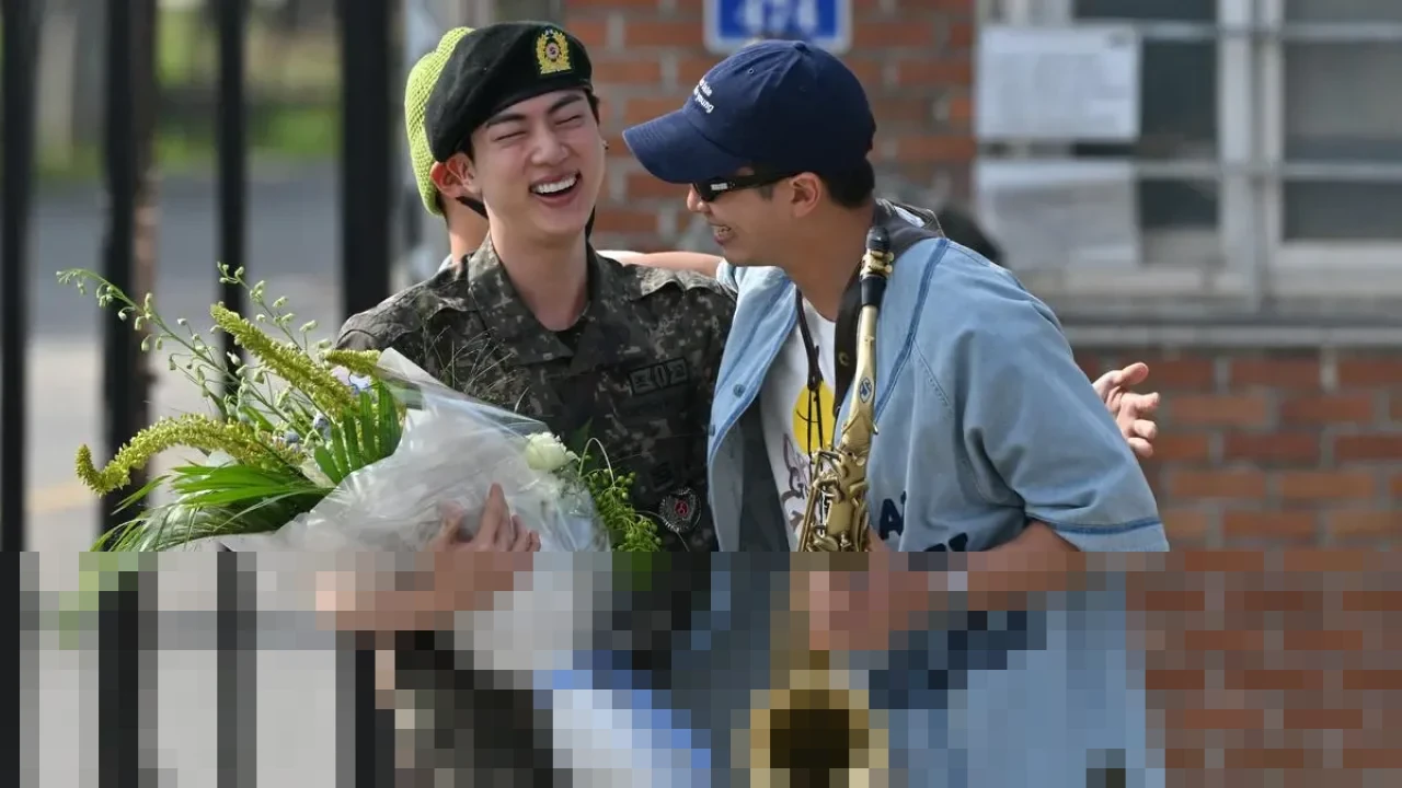 Antusiasme Penggemar Sambut Kembalinya Kai EXO dan Kihyun MONSTA X dari Wajib Militer di Awal 2025 Antusiasme Penggemar Sambut Kembalinya Kai EXO dan Kihyun MONSTA X dari Wajib Militer di Awal 2025