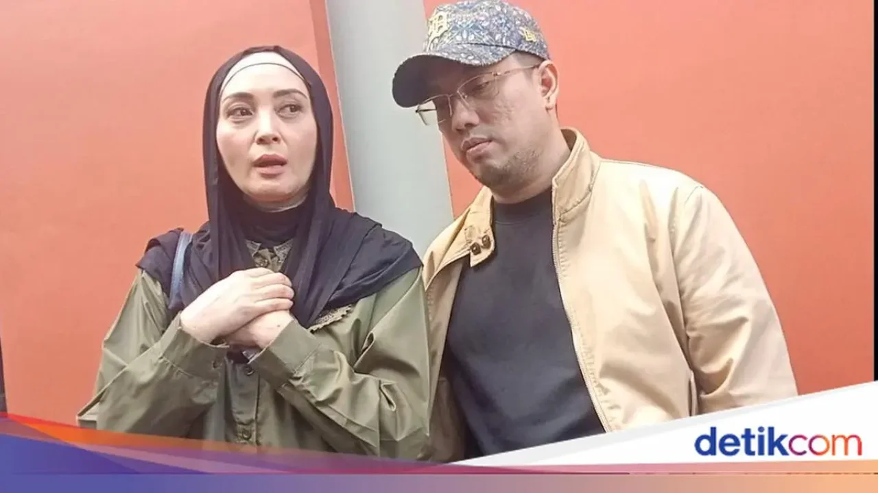 Arman Wosi Pastikan Cabut Gugatan Cerai, Ingin Perbaiki Rumah Tangga dengan Della Puspita Arman Wosi Pastikan Cabut Gugatan Cerai, Ingin Perbaiki Rumah Tangga dengan Della Puspita