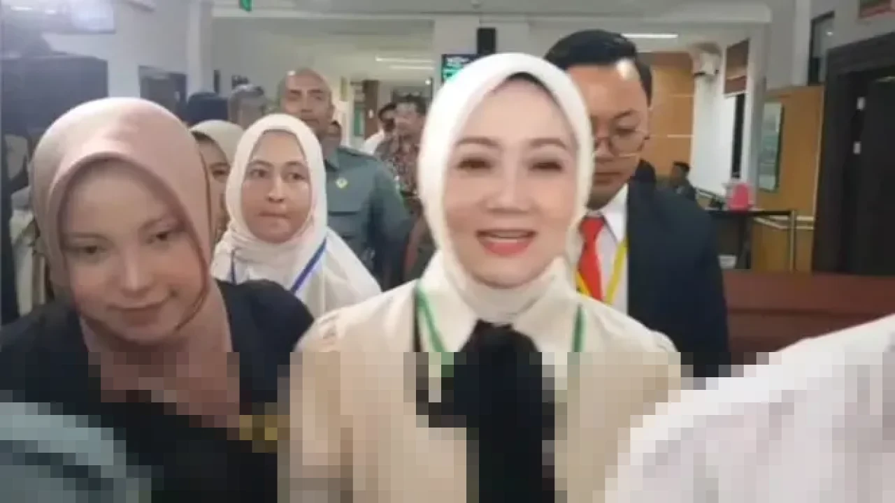 Atalia Praratya Bantah Isu Pihak Ketiga dalam Gugatan Cerai dengan Ridwan Kamil: “Tidak Ada Perempuan Lain” Atalia Praratya Bantah Isu Pihak Ketiga dalam Gugatan Cerai dengan Ridwan Kamil: “Tidak Ada Perempuan Lain”