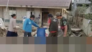 Atlet MMA Ikhsan Lani Turun Tangan Bantu Korban Banjir Aceh, Aksinya Viral di Media Sosial