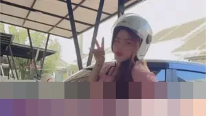 Aura Kasih dan Lisa Mariana Pamer Vespa Kuning, Netizen Heboh Ajak ‘Sunmori’