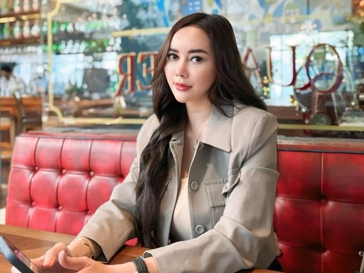 Aura Kasih Ungkap Ketidaknyamanan Isu Perselingkuhan, Kuasa Hukum Pertimbangkan Langkah Hukum