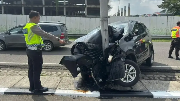 Avanza Ringsek Tabrak Tiang Lampu di Bandara Soetta, Polisi Ungkap Dugaan Kurang Konsentrasi