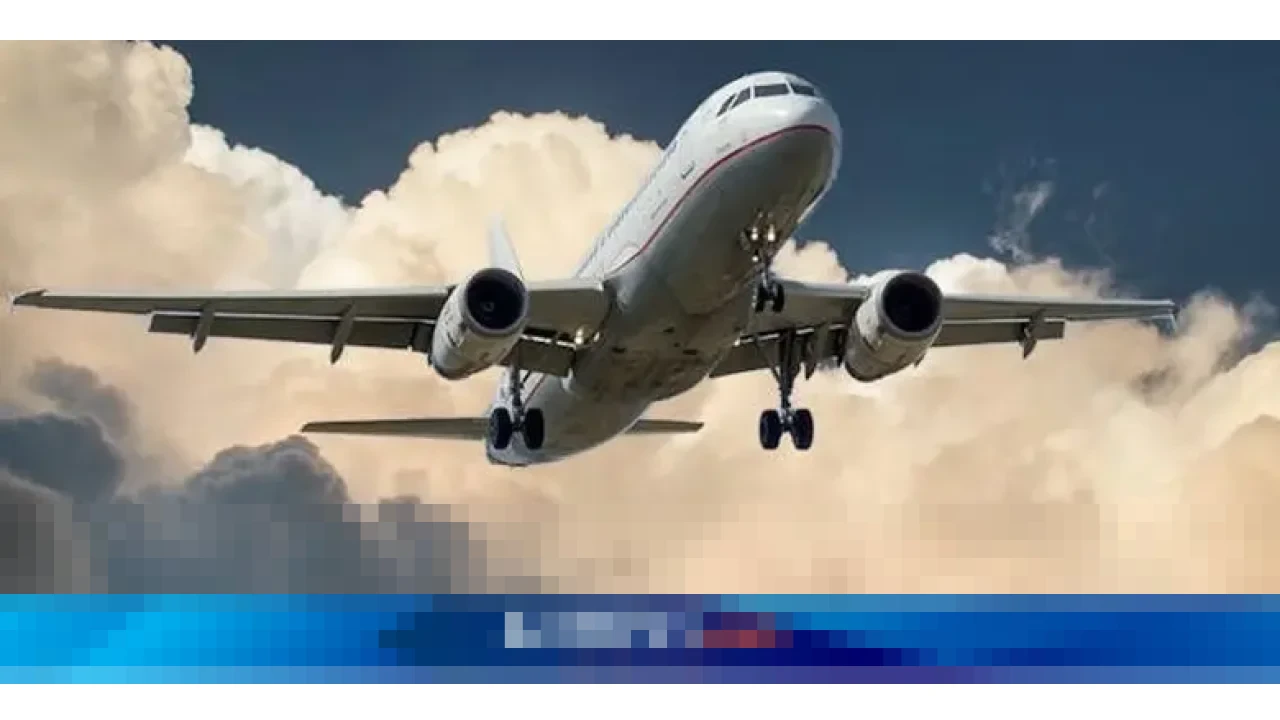 Badai Musim Dingin Kacaukan Penerbangan di AS: Lebih dari 900 Dibatalkan, 8.000 Tertunda