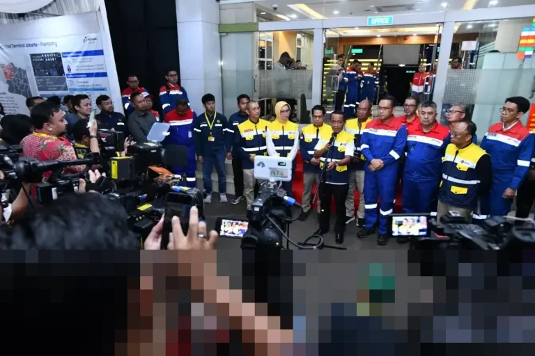 Bahlil Lahadalia: “Stok BBM Nasional di Atas Standar Minimum” Jelang Libur Nataru 2025/2026