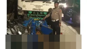 Bajai Ringsek Terjepit Truk Trailer dalam Kecelakaan Beruntun di Cilincing, Pengemudi Luka Parah