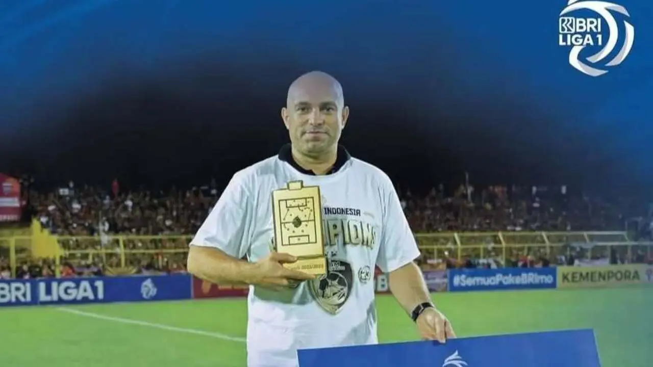 Bernardo Tavares di Persebaya Picu Spekulasi Eksodus Pemain Kunci PSM Makassar ke Kota Pahlawan Bernardo Tavares di Persebaya Picu Spekulasi Eksodus Pemain Kunci PSM Makassar ke Kota Pahlawan