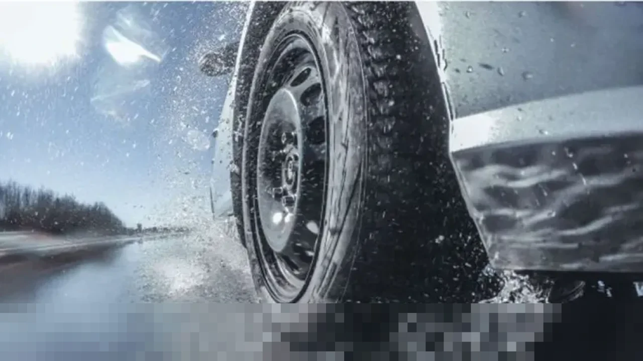 BMKG Peringatkan Cuaca Ekstrem Jelang Libur Nataru 2026, Pengemudi Wajib Terapkan Tips Ini