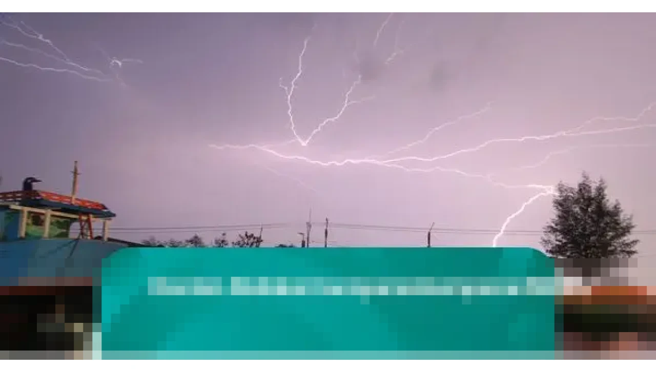 BMKG Peringatkan Potensi Hujan Lebat dan Angin Kencang di Lampung hingga Jakarta Akibat Bibit Siklon