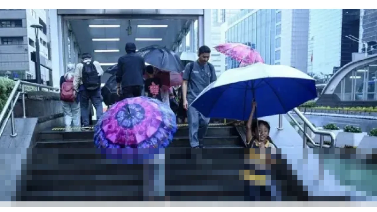 BMKG Prakirakan Hujan Guyur Jakarta Sepanjang Sabtu 27 Desember 2025, Waspada Petir Malam Hari