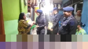 Brimob Polda Metro Salurkan 625 Kg Beras untuk 125 KK di Kebon Sirih Jakarta Pusat