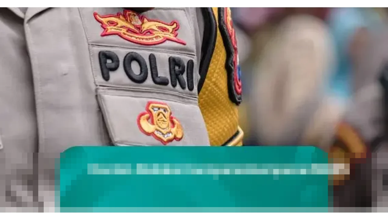 Bukan Damkar, Polisi Samapta Polda DIY Evakuasi Ponsel Warga yang Tercebur Got di Yogyakarta