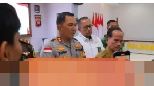 Bupati dan Kapolres Sintang Imbau Perayaan Tahun Baru Sederhana, Fokus Berbagi untuk Korban Bencana