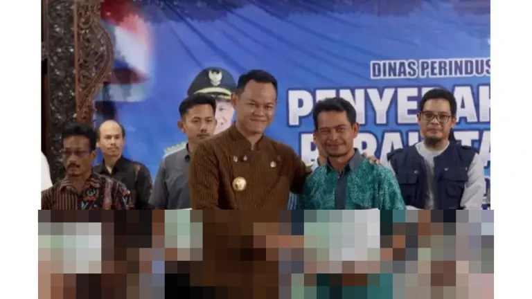 Bupati Purbalingga Serahkan Hibah Mesin Produksi, Targetkan Peningkatan Produktivitas dan Kesejahteraan 371 IKM