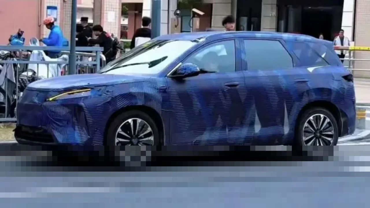 BYD Mulai Uji Jalan SUV 7-Seater Baru, Yuan Max, Diprediksi Jadi Pilihan Menarik di Atas Atto 3 BYD Mulai Uji Jalan SUV 7-Seater Baru, Yuan Max, Diprediksi Jadi Pilihan Menarik di Atas Atto 3