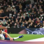 Carragher Bela Tekel Micky van de Ven pada Alexander Isak: ‘Itu Hanya Nasib Buruk’