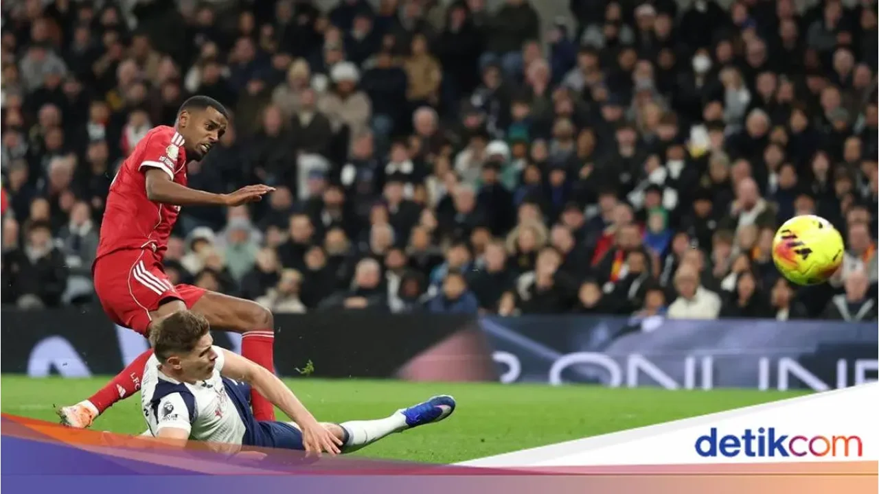Carragher Bela Tekel Micky van de Ven pada Alexander Isak: ‘Itu Hanya Nasib Buruk’