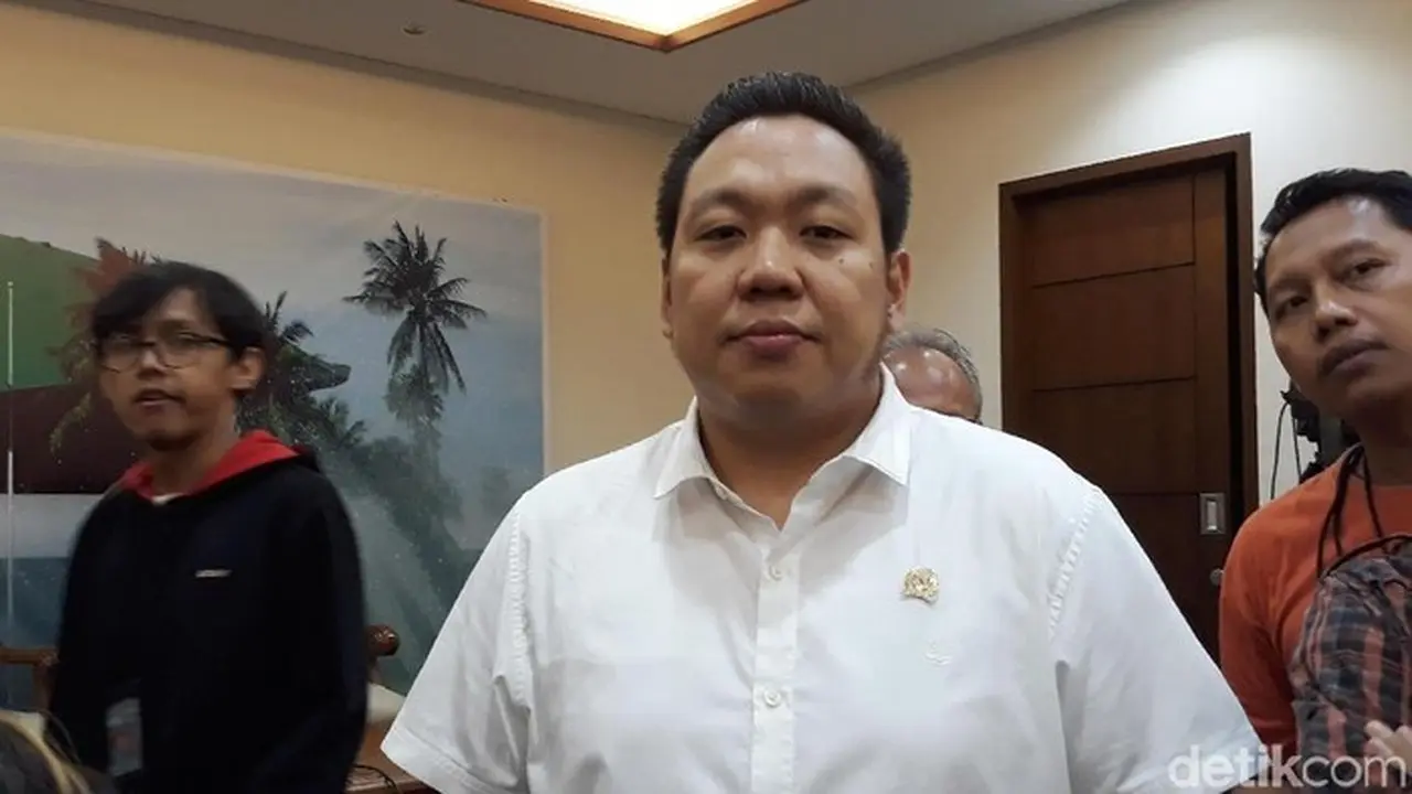 Charles Honoris: Anggaran MBG Saat Libur Sekolah Lebih Baik Dialihkan untuk Korban Bencana