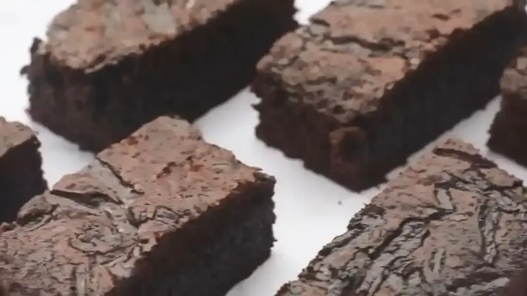 Chef Devina Hermawan Beberkan Resep Brownies Starbucks: Atas Garing, Dalamnya Fudgy, Cokelat Intens