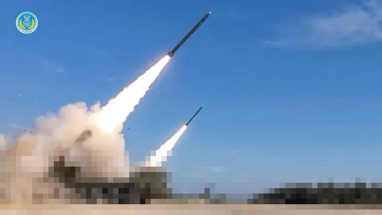 China Intensifkan Latihan Perang Terbesar, Kerahkan Roket dan Pembom untuk Kepung Taiwan