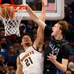 Dallas Mavericks Hentikan Rekor Tandang Denver Nuggets 126-121, Flagg dan Davis Gemilang