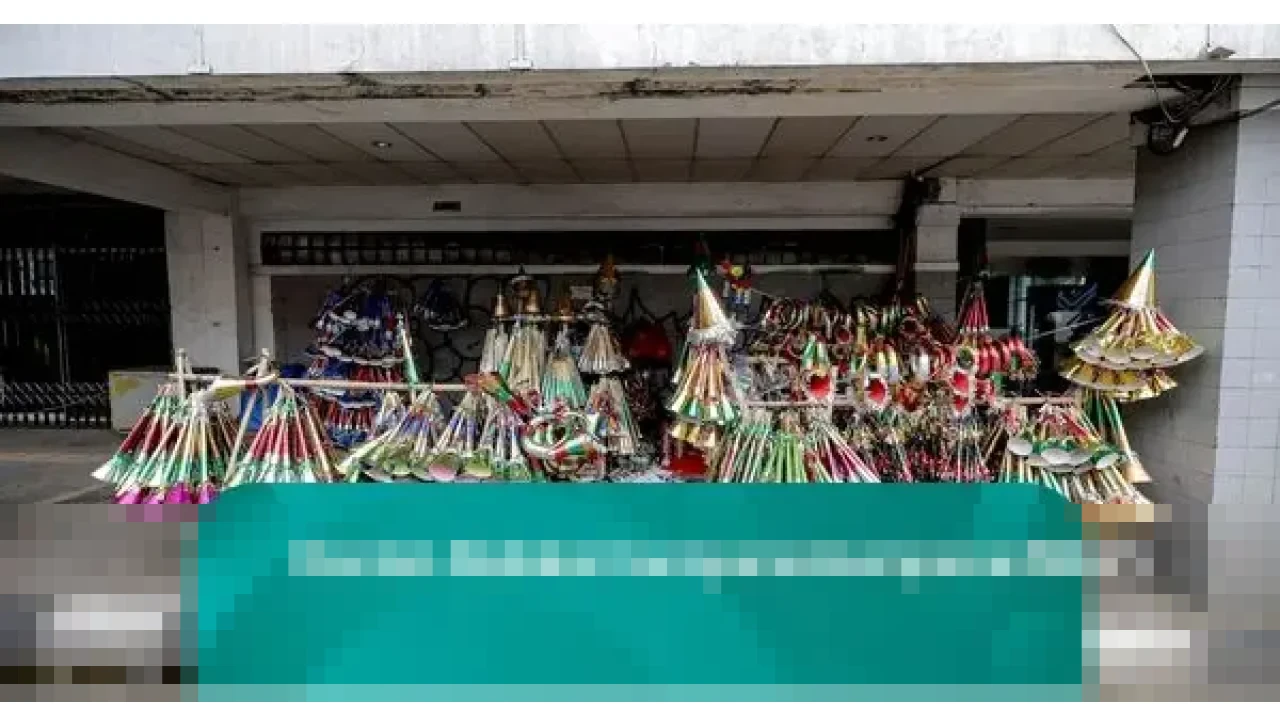 Dari Trotoar Pintu Besar Selatan, Asa Pedagang Terompet Menggema Jelang Pergantian Tahun