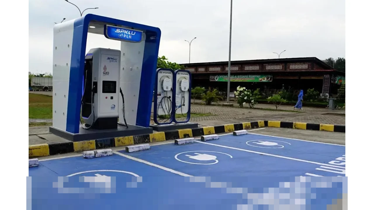 Darmawan Prasodjo: “PLN Siagakan 4.516 SPKLU untuk Kelancaran Mudik Nataru 2025/2026” Darmawan Prasodjo: “PLN Siagakan 4.516 SPKLU untuk Kelancaran Mudik Nataru 2025/2026”