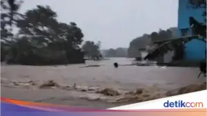 Delapan Kecamatan di Cirebon Terendam Banjir, Wabup Soroti Penyempitan Sungai