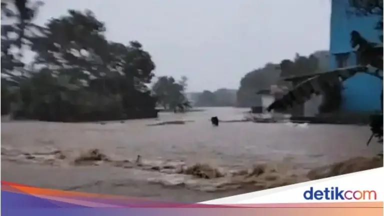 Delapan Kecamatan di Cirebon Terendam Banjir, Wabup Soroti Penyempitan Sungai