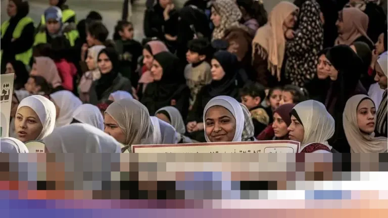 Di Tengah Gempuran Israel, Gaza Rayakan Penghormatan 500 Penghafal Al-Qur’an dengan Penuh Semangat